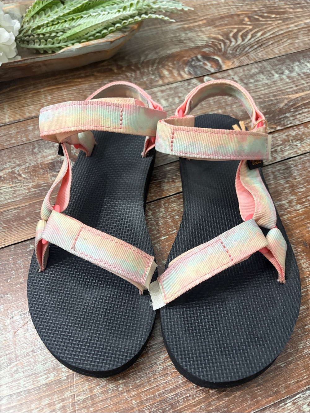 Women’s Pink Tie-Dye Strap Sandals